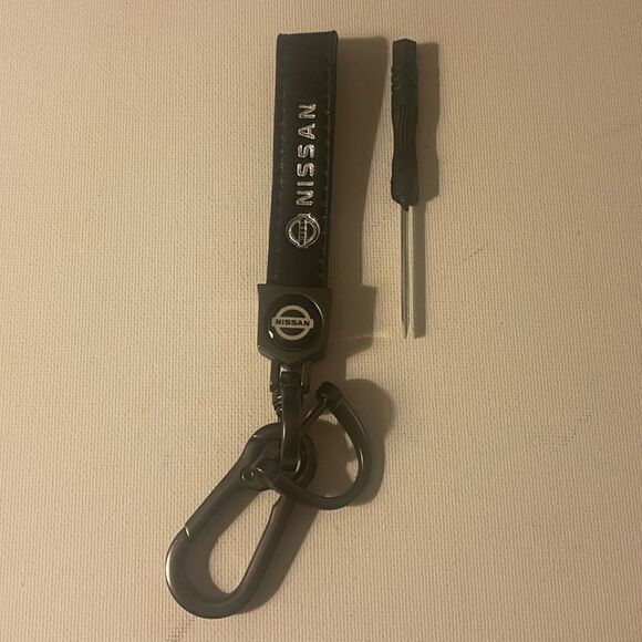 Nissan Logo Key Fob Keychain in Black Leather NWT - Picture 1 of 5